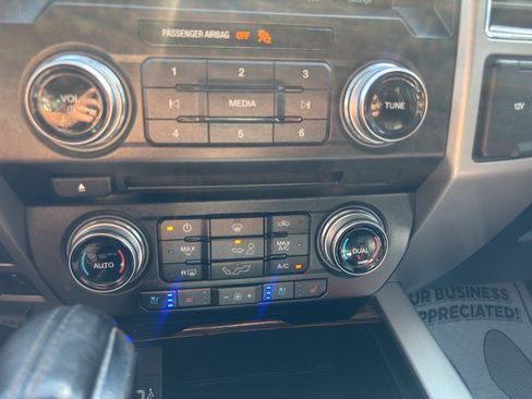 Used 2018 Ford F150 Lariat w/ Equipment Group 502A Luxury AWD/4WD image 16