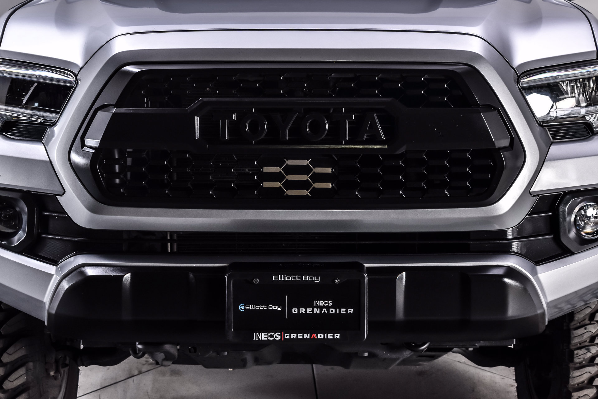 Used 2020 Toyota Tacoma TRD Off-Road w/ Technology Package AWD/4WD image 8