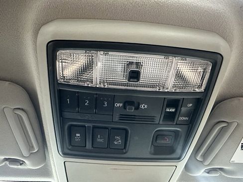 Used 2020 Toyota 4Runner Limited AWD/4WD image 19