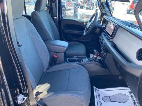 Used 2025 Jeep Wrangler Willys image 23