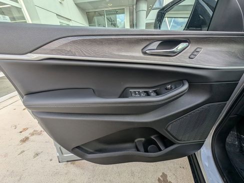 New 2025 Jeep Grand Cherokee Limited image 36