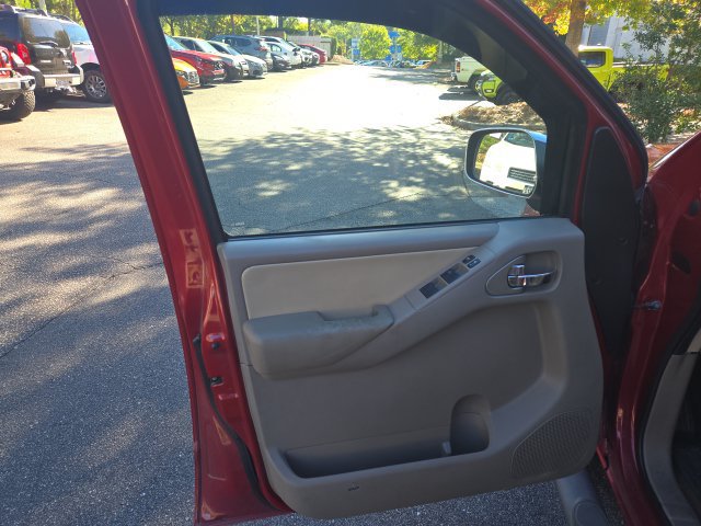 Used 2011 Nissan Frontier SL AWD/4WD image 14