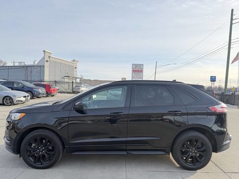 Used 2022 Ford Edge SE w/ Black Appearance Package image 4