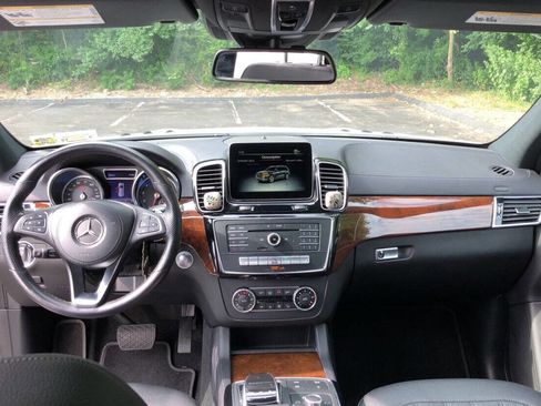 Used 2018 Mercedes-Benz GLS 450 4MATIC image 9