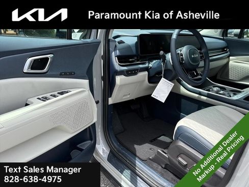 New 2026 Kia Carnival EX FWD image 17