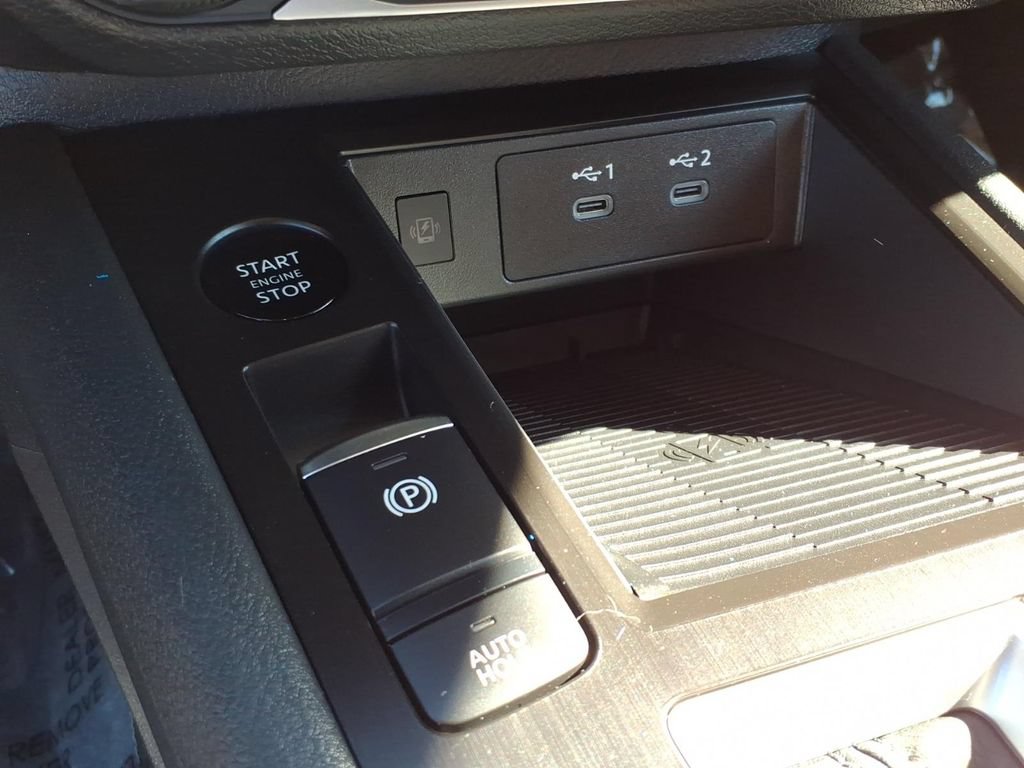 Certified 2025 Nissan Kicks SV FWD image 17