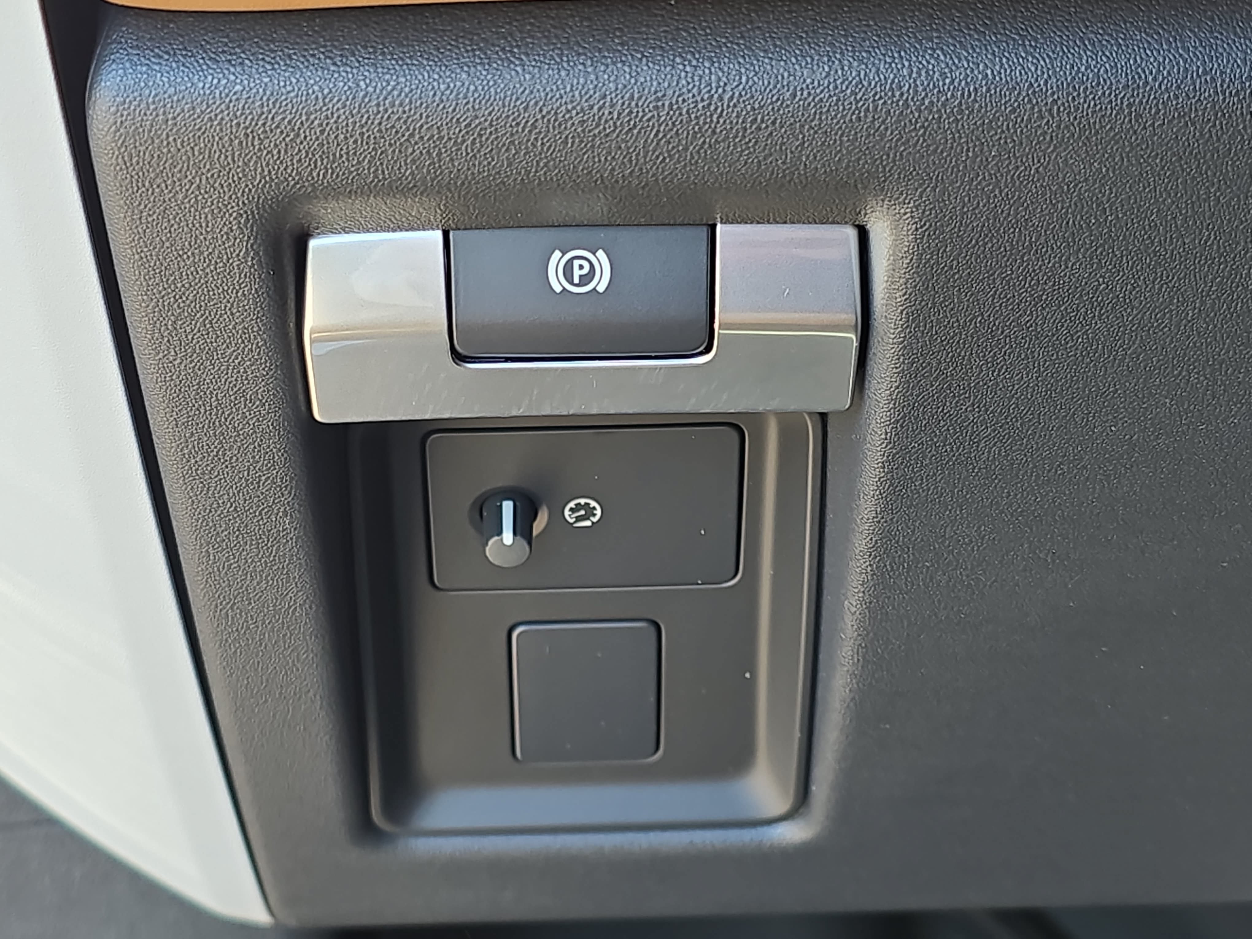 New 2026 Land Rover Defender 110 X-Dynamic SE AWD/4WD image 25