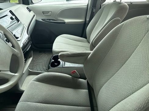 Used 2014 Toyota Sienna LE FWD image 13