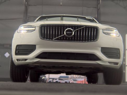 Used 2021 Volvo XC90 T6 Momentum w/ Advanced Package AWD/4WD image 6
