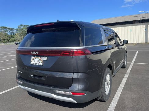 Used 2023 Kia Carnival LX image 6