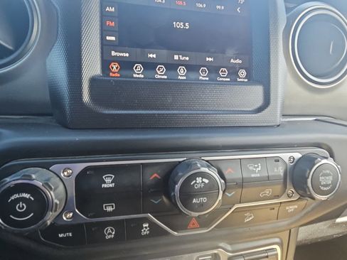 Used 2018 Jeep Wrangler Unlimited Sport S image 17