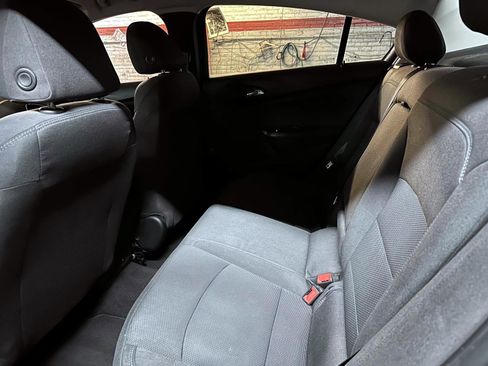 Used 2018 Chevrolet Cruze LT w/ Convenience Package image 16