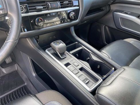 Used 2024 Nissan Pathfinder SL w/ SL Premium Package image 17