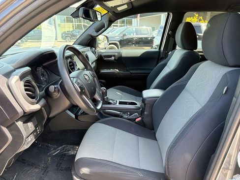 Used 2021 Toyota Tacoma TRD Sport w/ Technology Package RWD image 20
