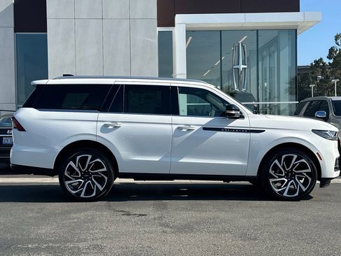 New 2026 Lincoln Navigator Black Label AWD/4WD image 2