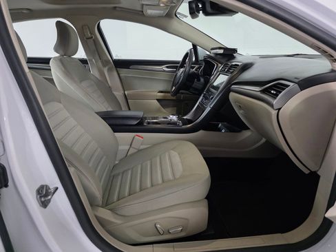 Used 2019 Ford Fusion SE FWD image 21