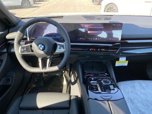 New 2026 BMW 530i xDrive AWD/4WD image 9