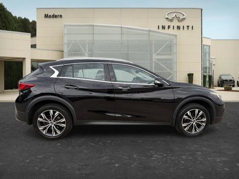 Used 2017 INFINITI QX30 Premium w/ Cargo Package AWD/4WD image 5