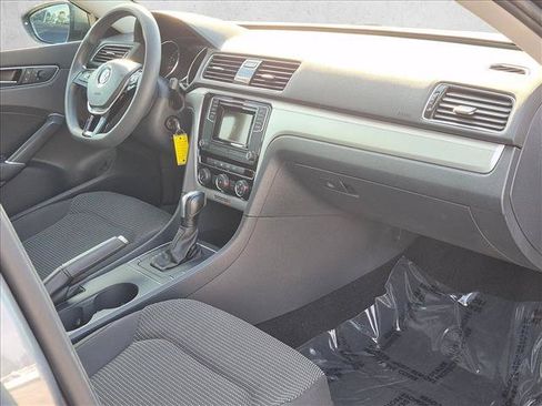 Used 2018 Volkswagen Passat 2.0T S FWD image 19