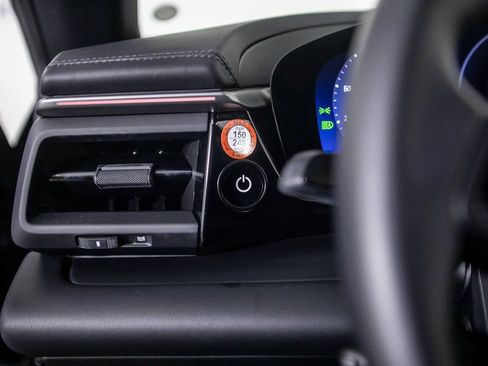 Used 2024 Porsche Macan 4 Electric image 31