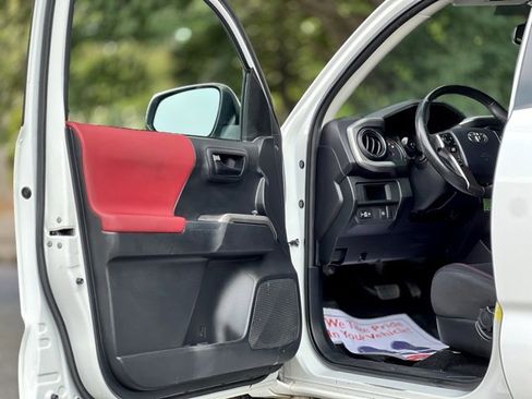 Used 2018 Toyota Tacoma SR5 image 7