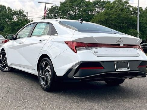 New 2025 Hyundai Elantra Limited image 3