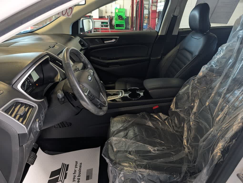 Used 2017 Ford Edge SEL w/ Equipment Group 201A AWD/4WD image 29