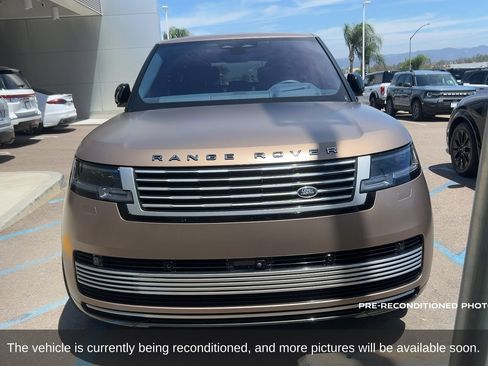 Used 2023 Land Rover Range Rover SV AWD/4WD image 2