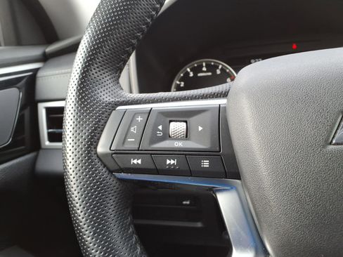 Used 2024 Mitsubishi Outlander SE image 28