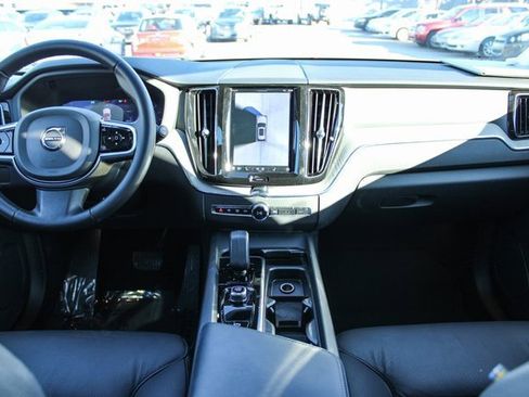 Used 2025 Volvo XC60 B5 Plus image 17