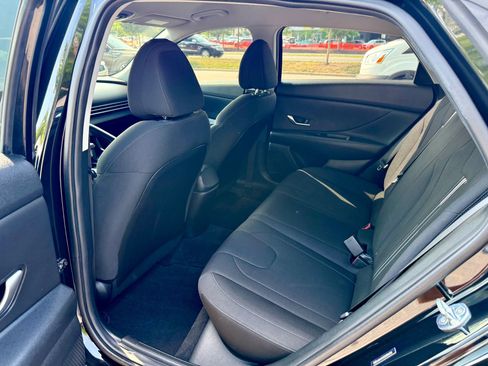 Used 2022 Hyundai Elantra SEL FWD image 10