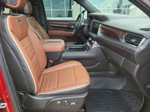 Certified 2023 GMC Yukon Denali Ultimate image 29