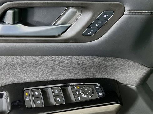 New 2025 Nissan Pathfinder Platinum w/ Black Appearance Package AWD/4WD image 21