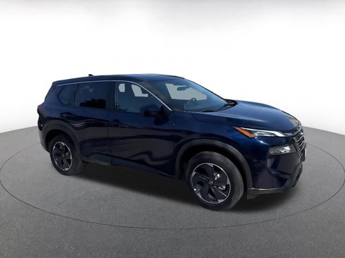 Used 2025 Nissan Rogue SV FWD image 2