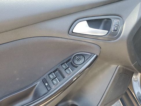 Used 2016 Ford Focus Titanium FWD image 23