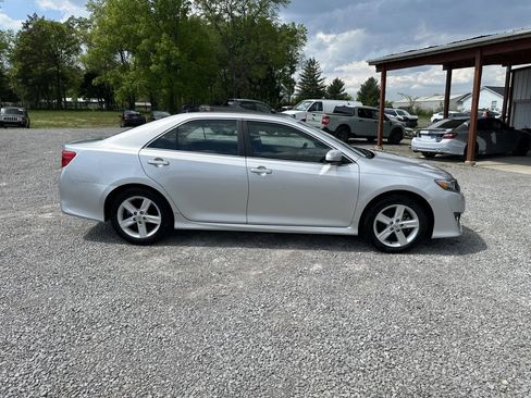 Used 2014 Toyota Camry SE image 4