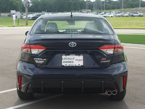 Used 2024 Toyota Corolla SE AWD/4WD image 3