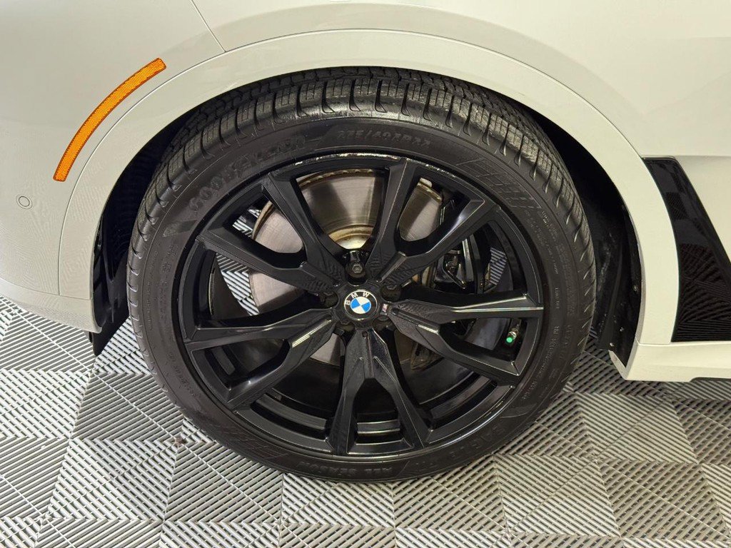 Used 2025 BMW X7 M60i AWD/4WD image 14