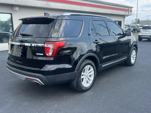 Used 2017 Ford Explorer XLT w/ Equipment Group 201A FWD image 5