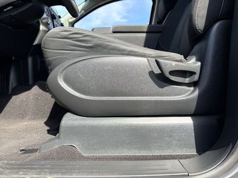 Used 2017 Nissan Titan SV RWD image 12
