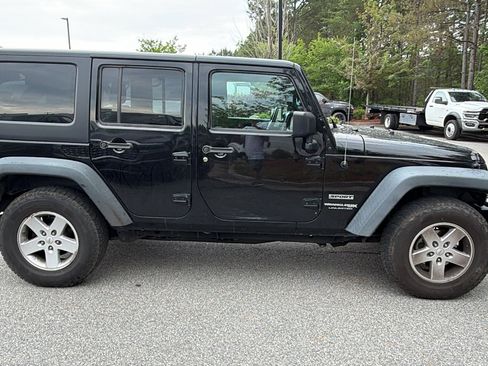 Used 2018 Jeep Wrangler Unlimited Sport S AWD/4WD image 7