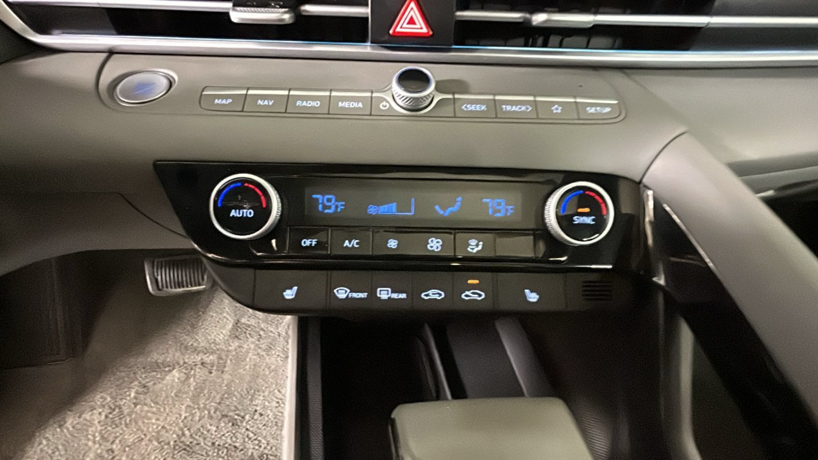 Used 2025 Hyundai Elantra SEL FWD image 26