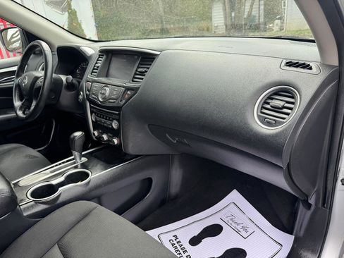 Used 2020 Nissan Pathfinder SV image 24