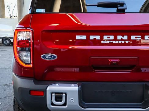 New 2025 Ford Bronco Sport Outer Banks w/ Sasquatch Outer Banks Package image 9