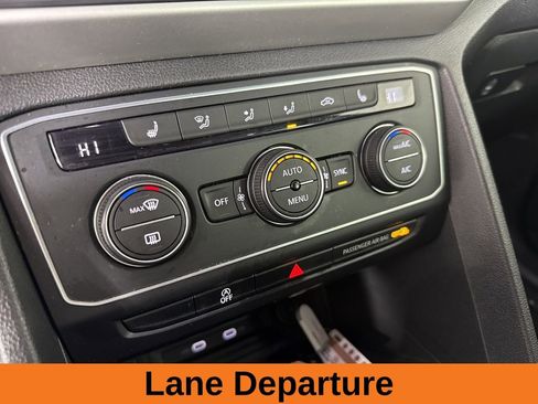 Used 2021 Volkswagen Atlas Cross Sport SE w/ Panoramic Sunroof Package image 15