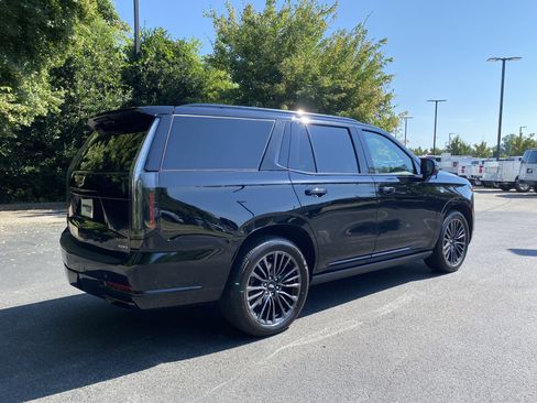 Used 2025 Cadillac Escalade Sport Platinum w/ LPO, Floor Liner Package AWD/4WD image 9