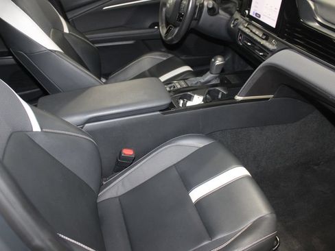 Used 2025 Toyota Camry SE FWD image 19