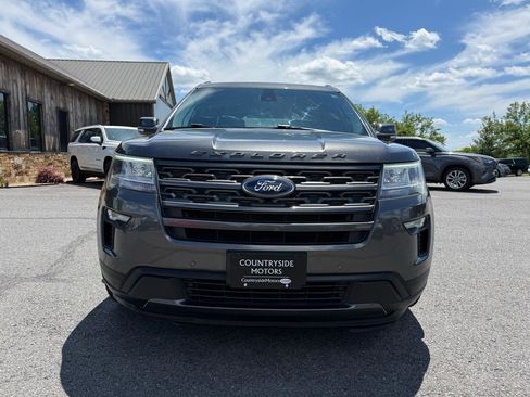 Used 2018 Ford Explorer XLT w/ Equipment Group 202A FWD image 9