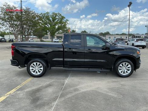 Used 2023 Chevrolet Silverado 1500 Custom image 10