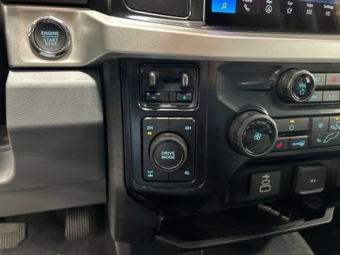 New 2026 Ford F250 XLT w/ XLT Premium Package AWD/4WD image 17